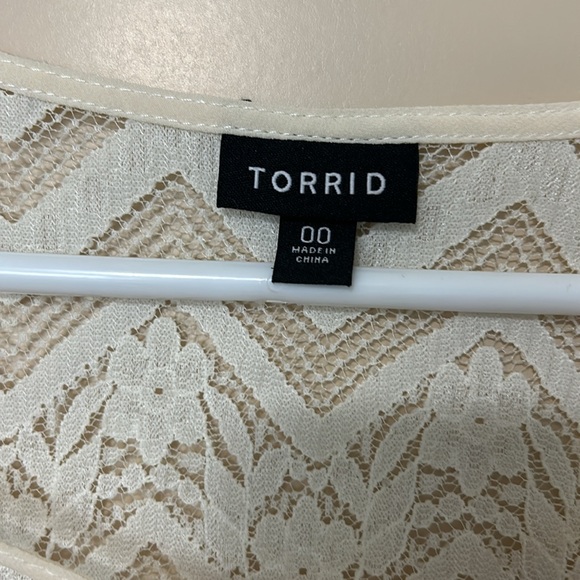Torrid women’s size 00 lace tshirt - Picture 2 of 3